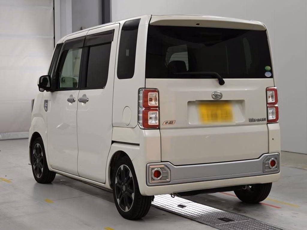 DAIHATSU WAKE