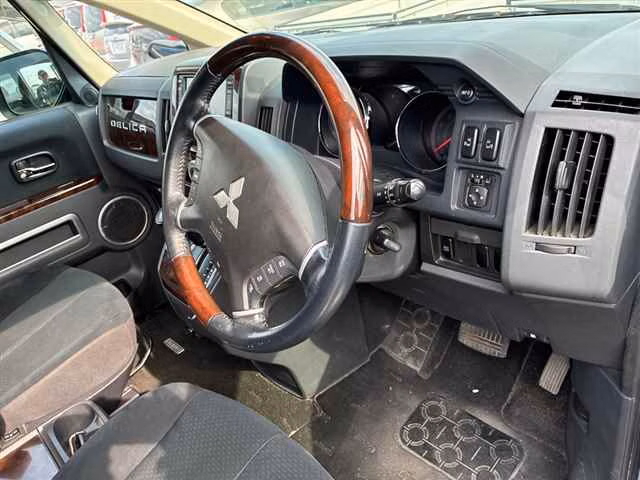 MITSUBISHI DELICA D:5