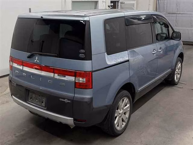 MITSUBISHI DELICA D:5