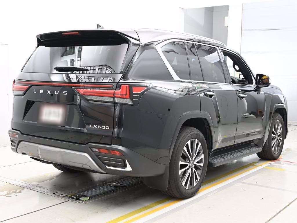 LEXUS LX600