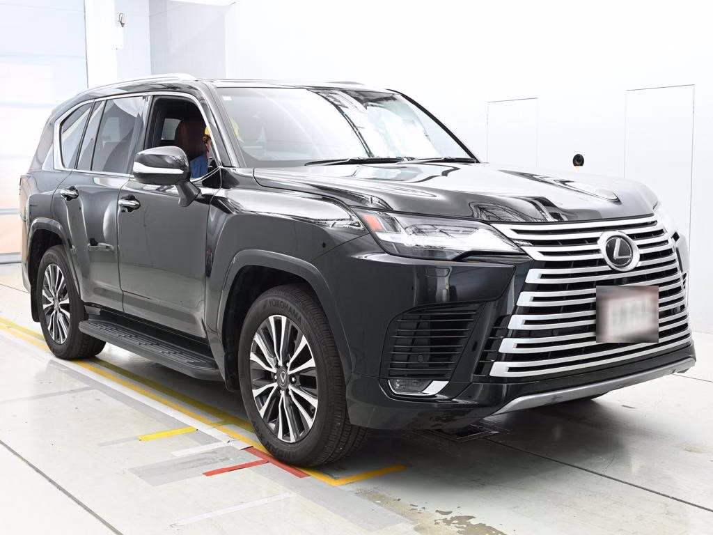 LEXUS LX600