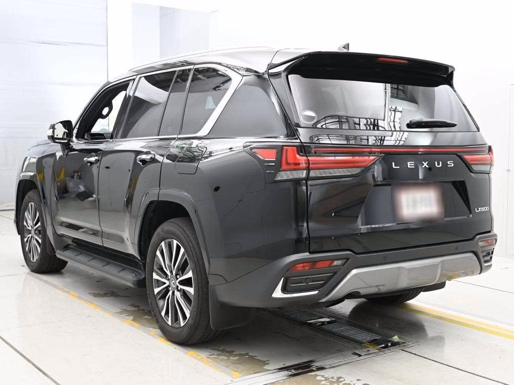 LEXUS LX600
