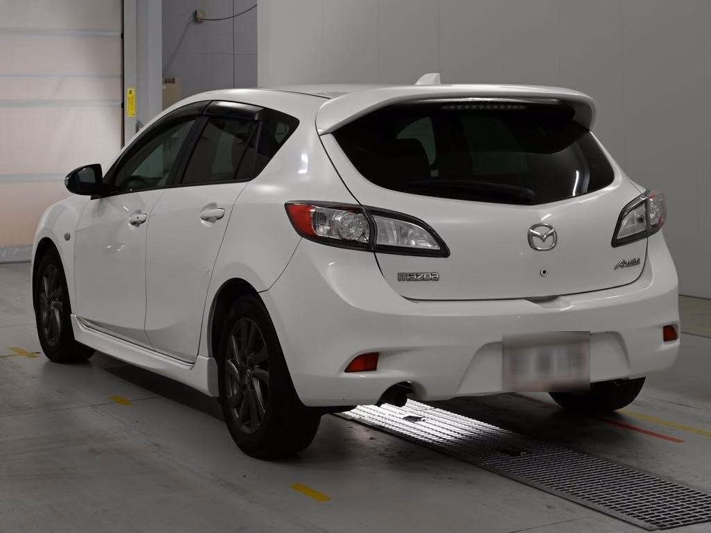 MAZDA AXELA