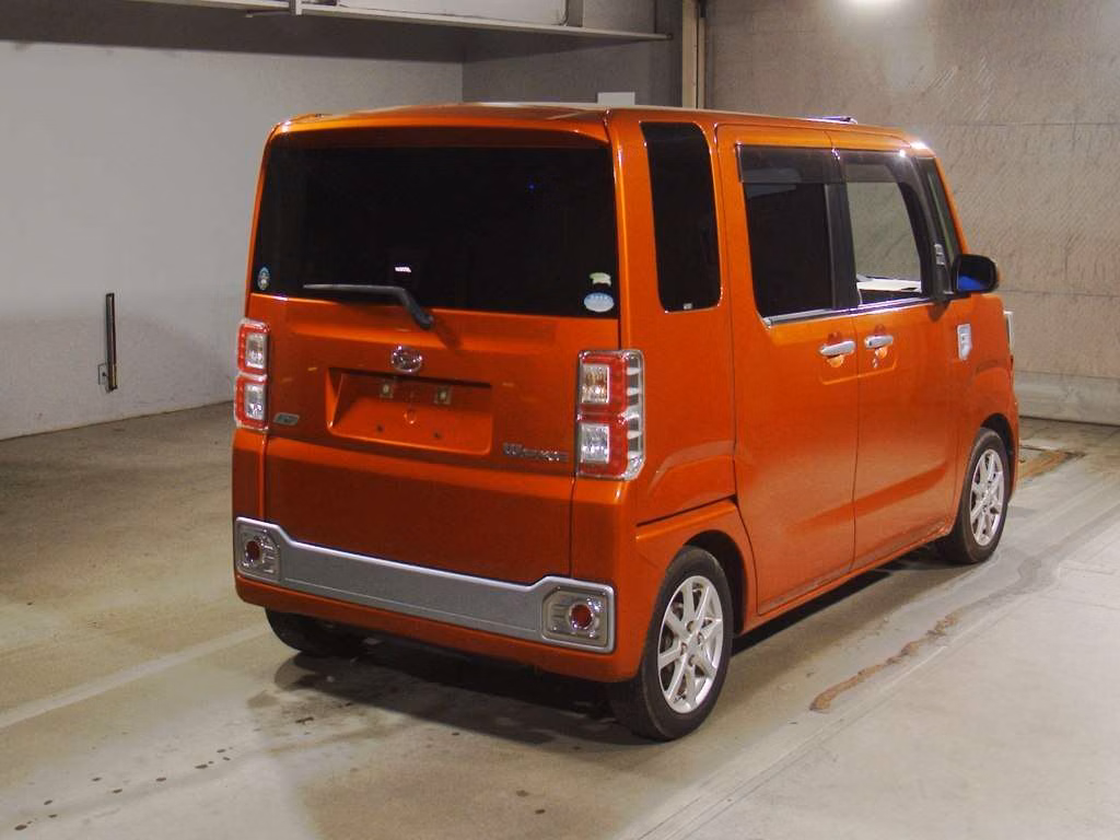 DAIHATSU WAKE