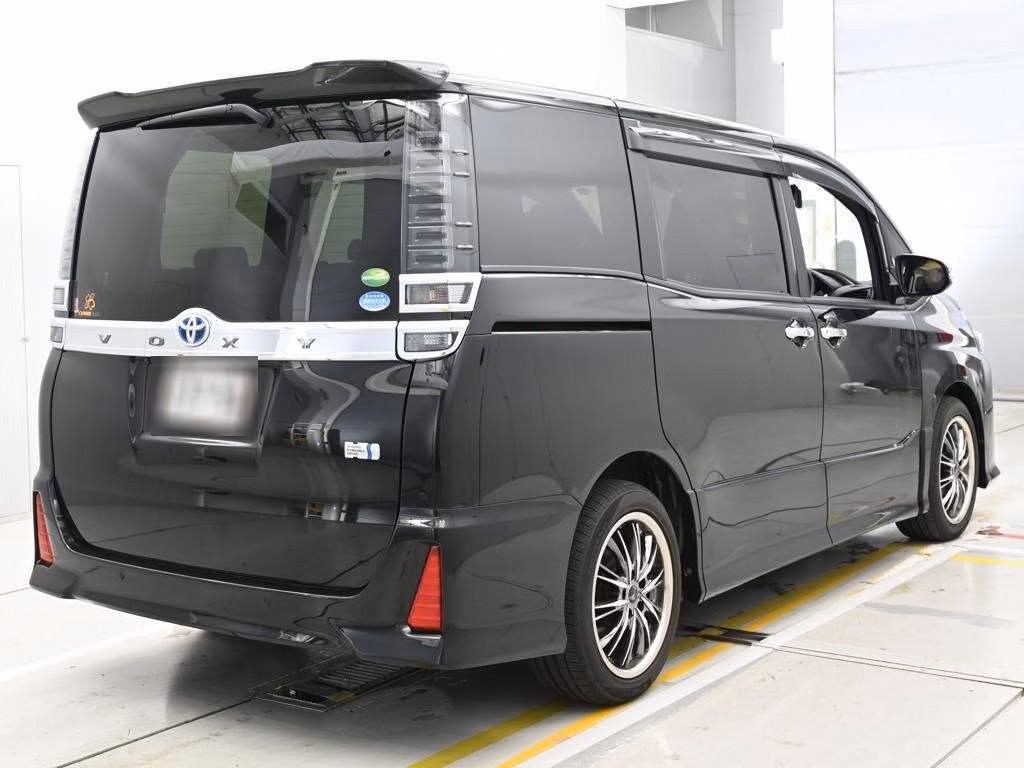 TOYOTA VOXY