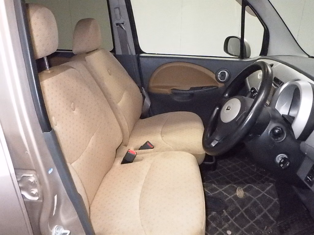 DAIHATSU MOVE LATTE