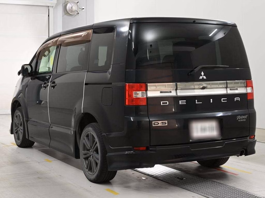 MITSUBISHI DELICA D:5
