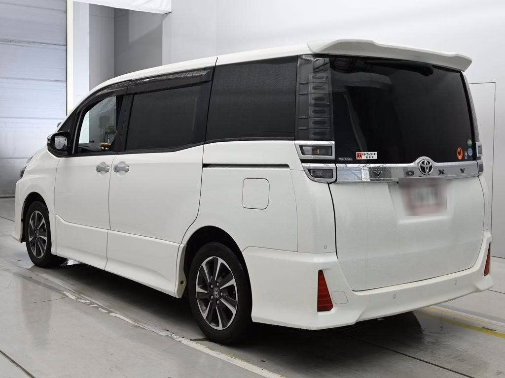TOYOTA VOXY