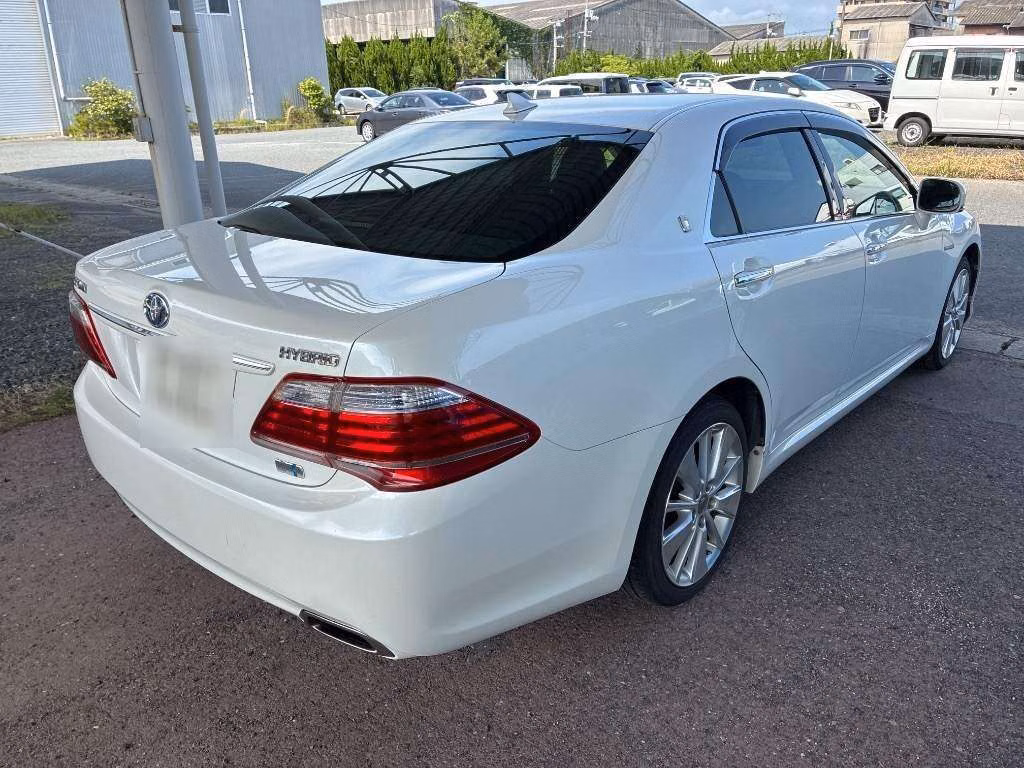 TOYOTA CROWN