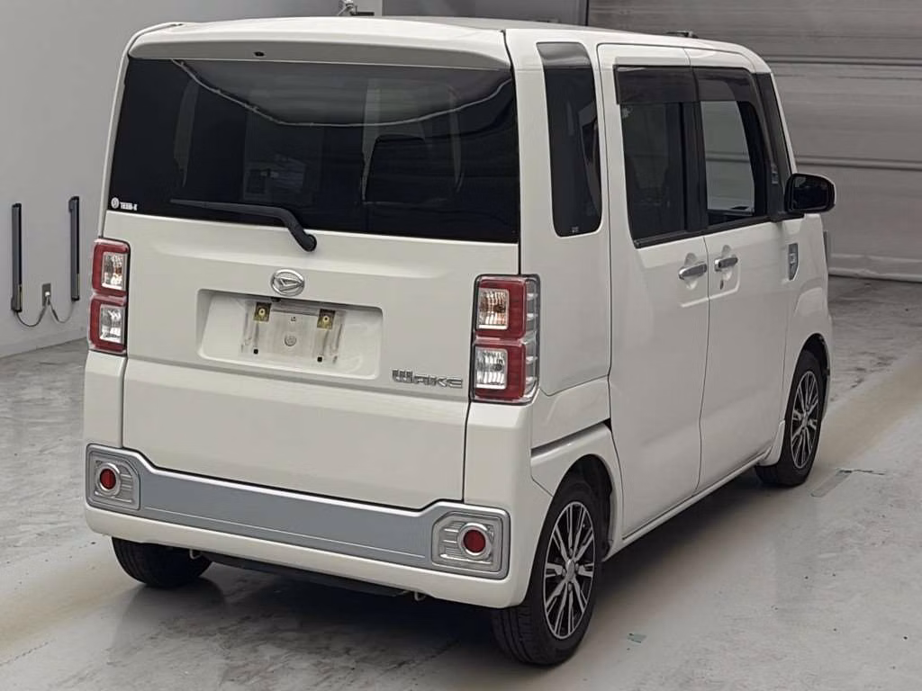 DAIHATSU WAKE