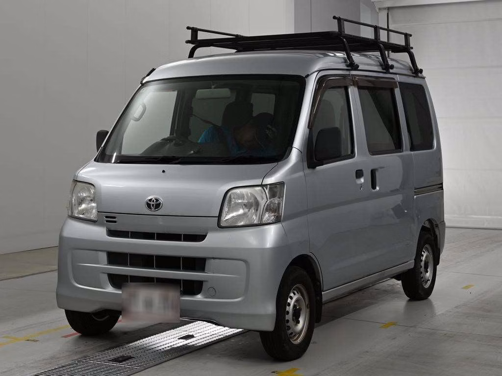 TOYOTA PIXIS VAN