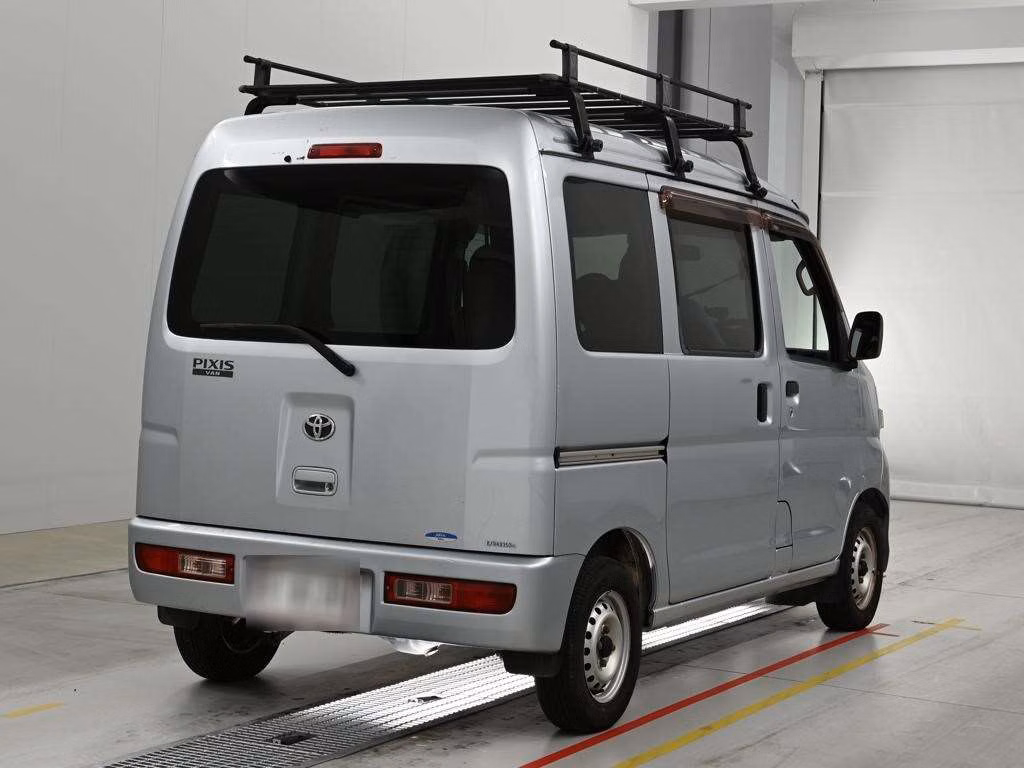 TOYOTA PIXIS VAN