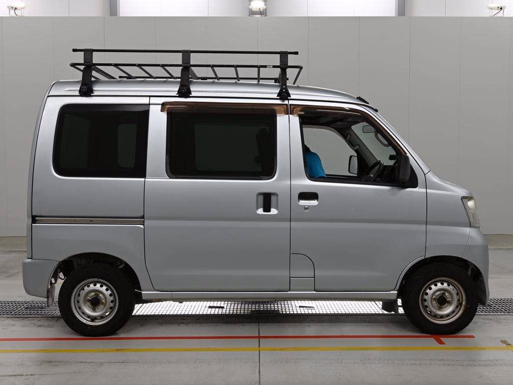 TOYOTA PIXIS VAN