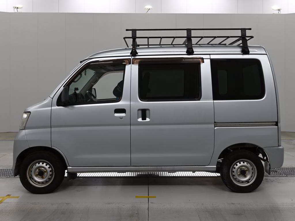 TOYOTA PIXIS VAN