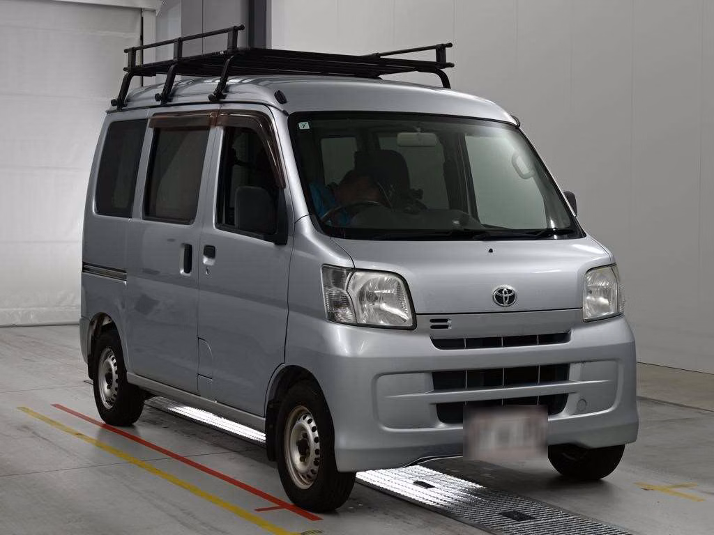 TOYOTA PIXIS VAN