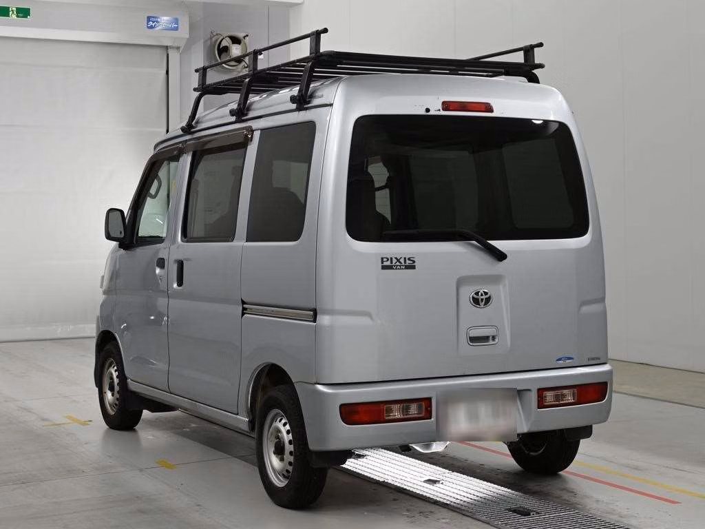TOYOTA PIXIS VAN