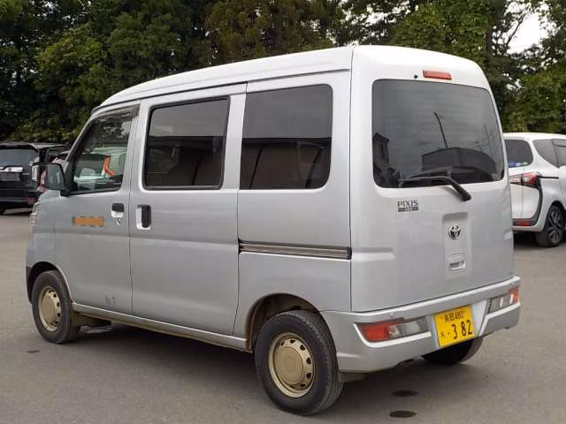 TOYOTA PIXIS VAN