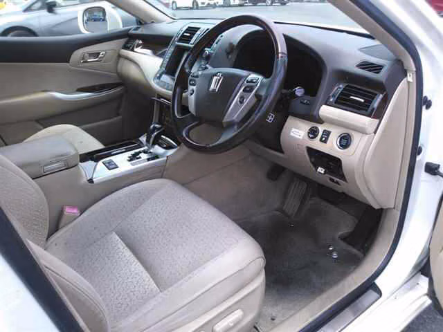 TOYOTA CROWN