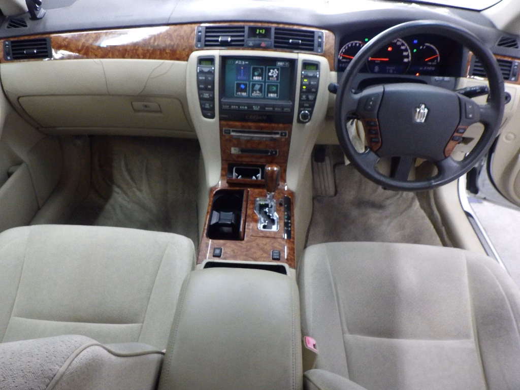 TOYOTA CROWN