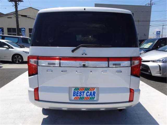 MITSUBISHI DELICA D:5