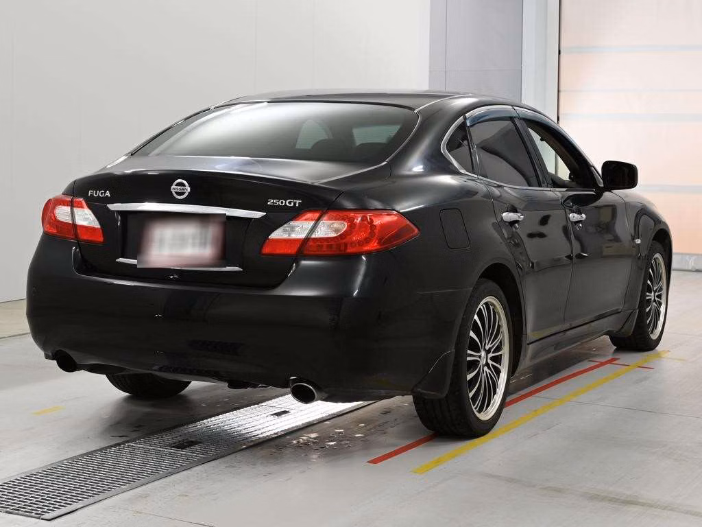 NISSAN FUGA
