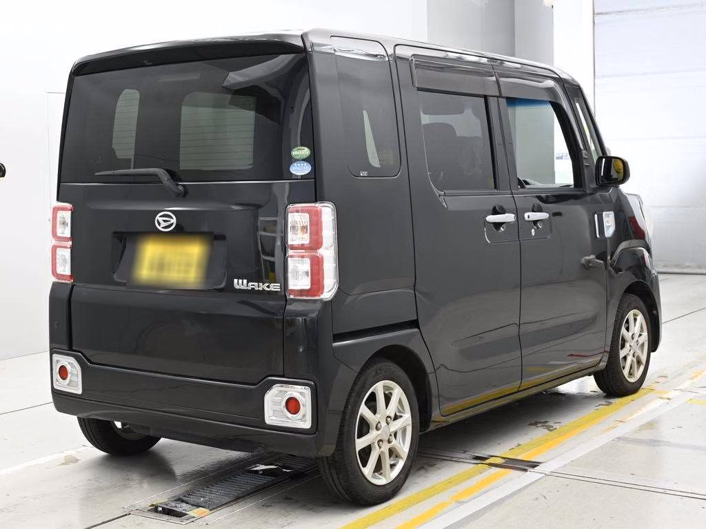 DAIHATSU WAKE