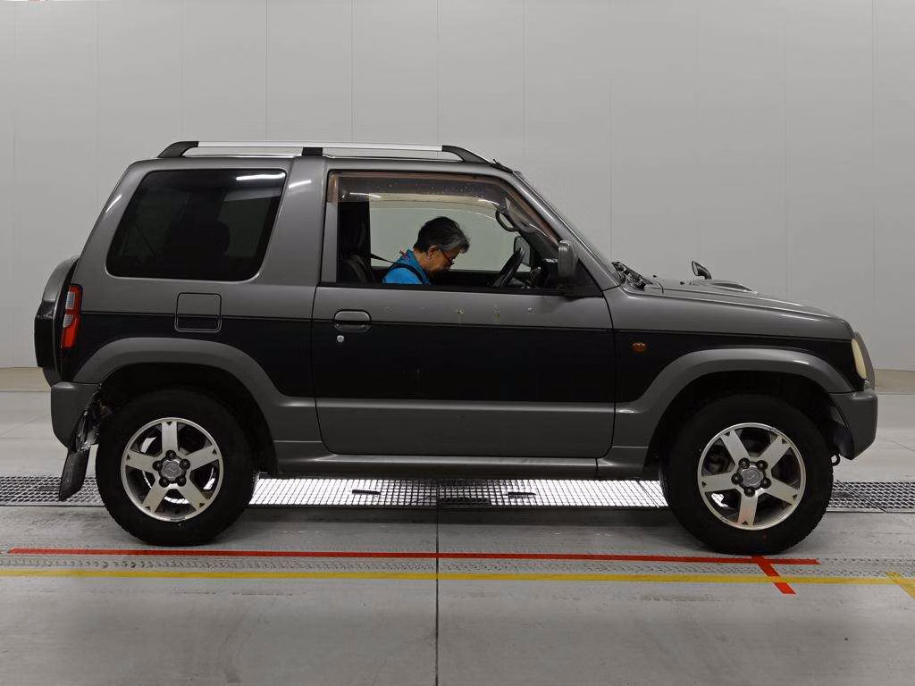 MITSUBISHI PAJERO MINI