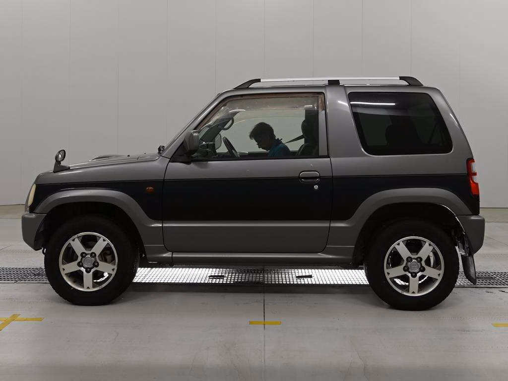 MITSUBISHI PAJERO MINI