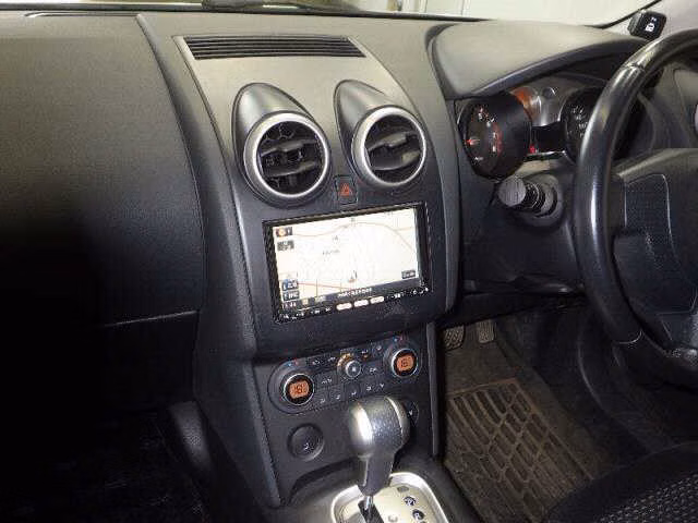 NISSAN DUALIS