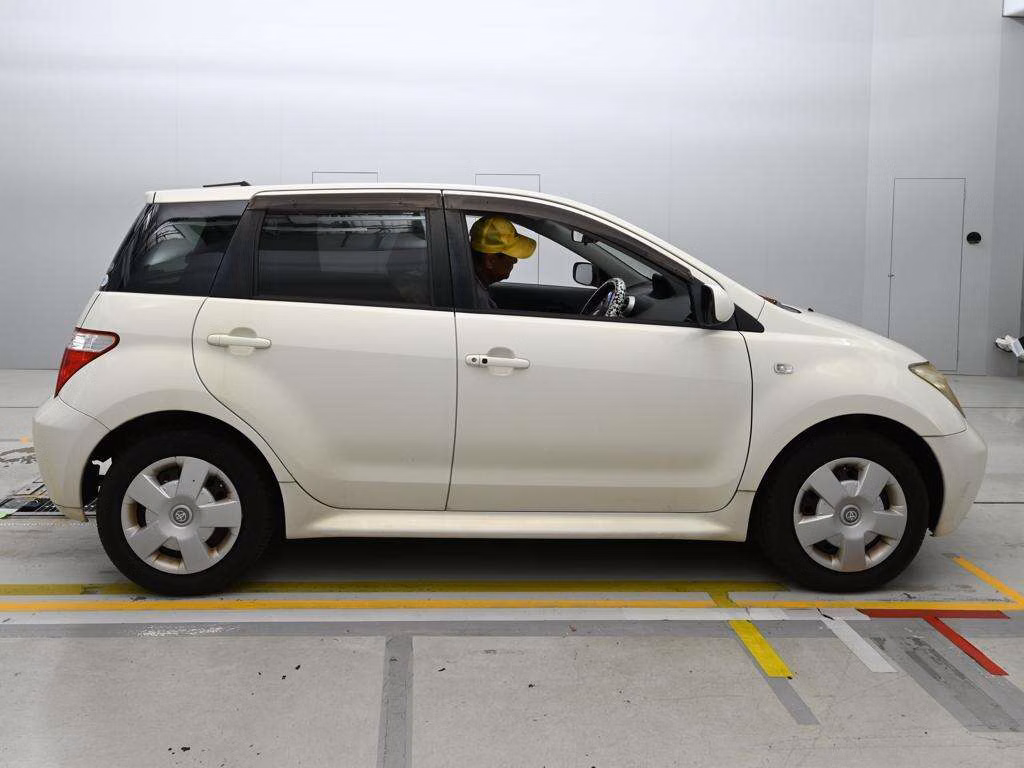 TOYOTA IST