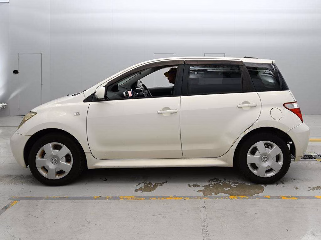 TOYOTA IST