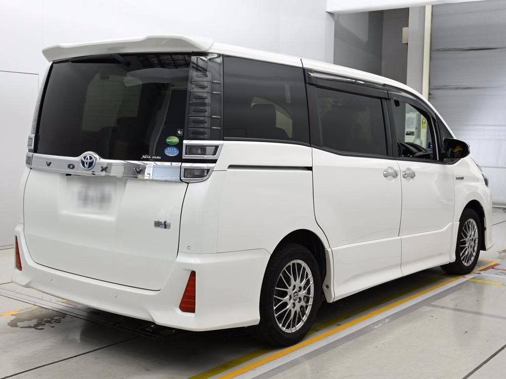 TOYOTA VOXY