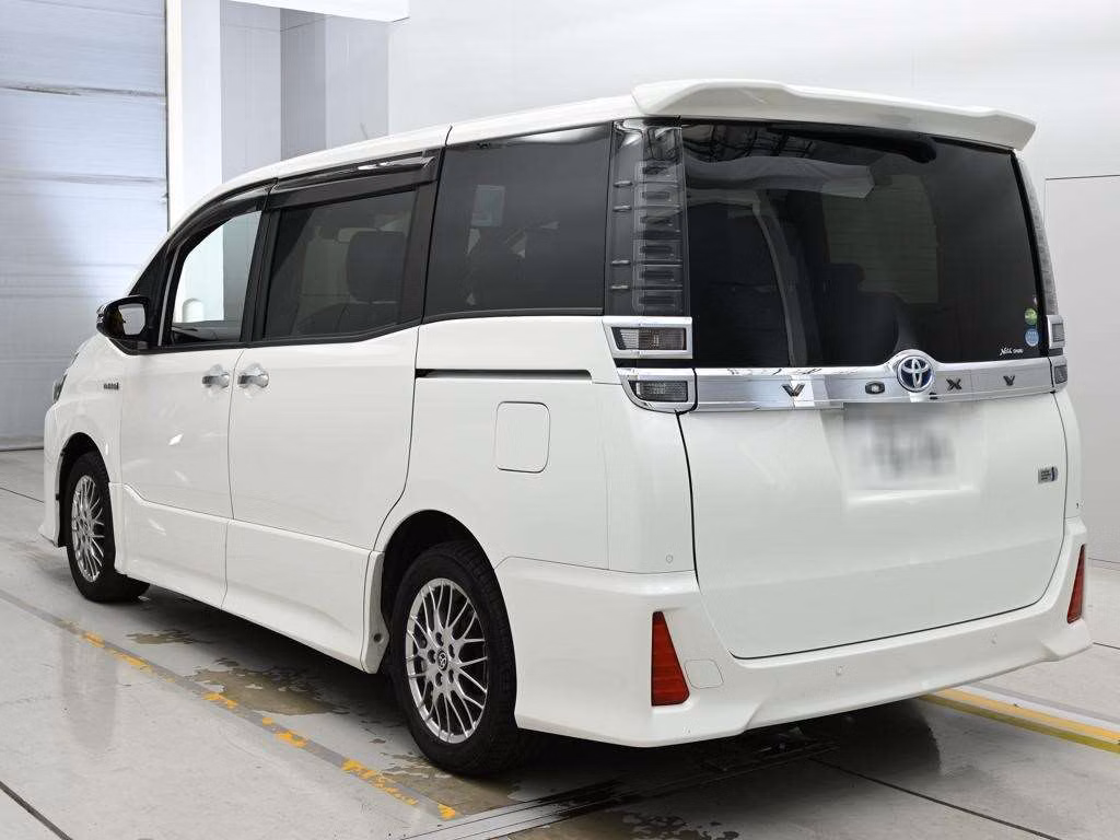 TOYOTA VOXY