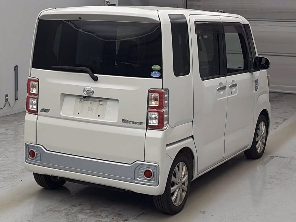 DAIHATSU WAKE