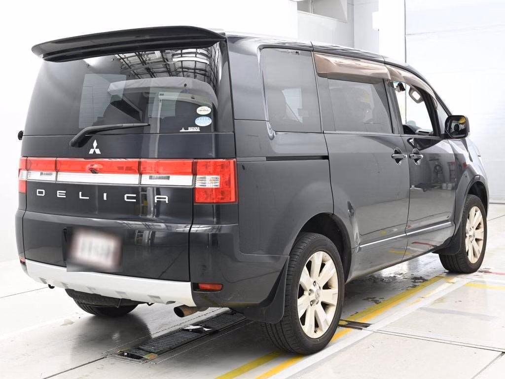 MITSUBISHI DELICA D:5