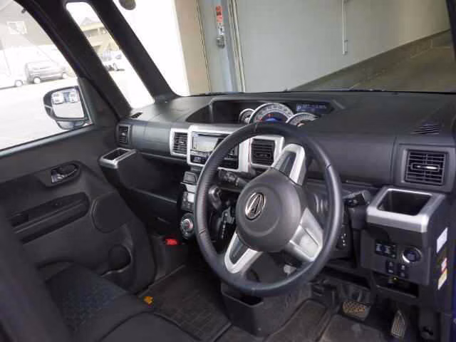 DAIHATSU WAKE