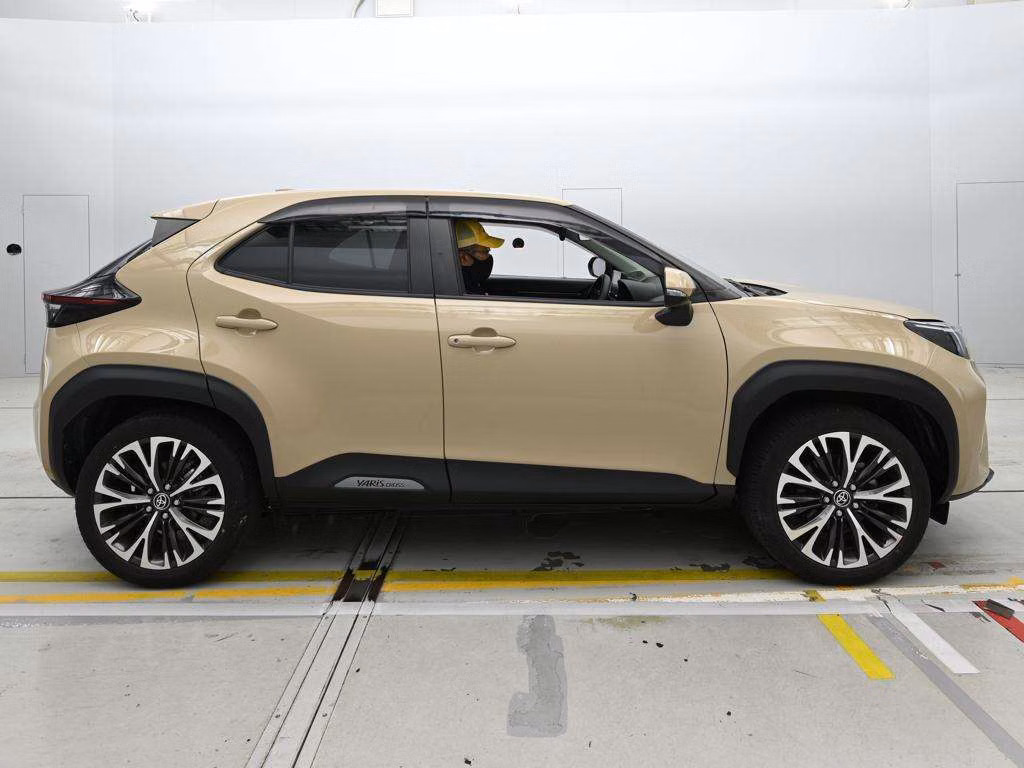 TOYOTA YARIS CROSS