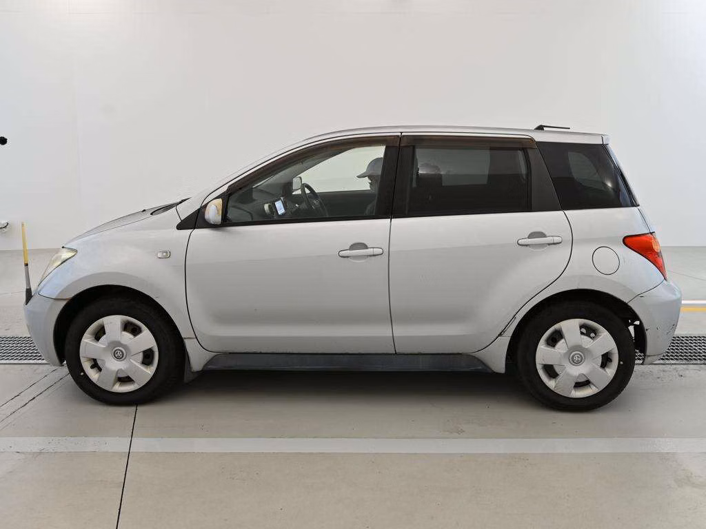 TOYOTA IST