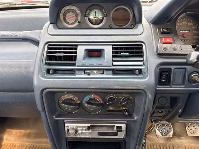 MITSUBISHI PAJERO