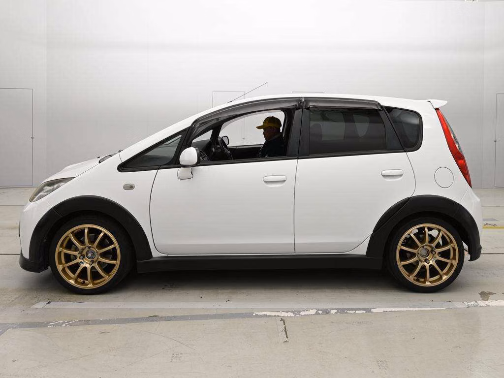 MITSUBISHI COLT
