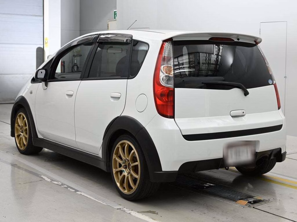MITSUBISHI COLT