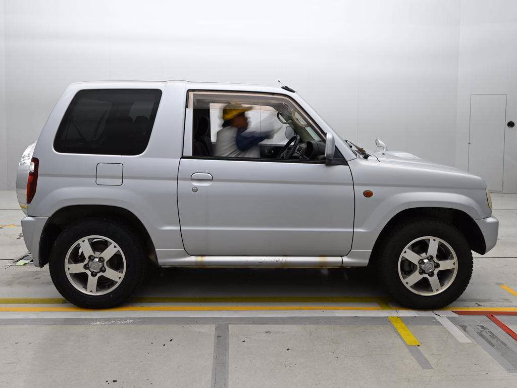 MITSUBISHI PAJERO MINI
