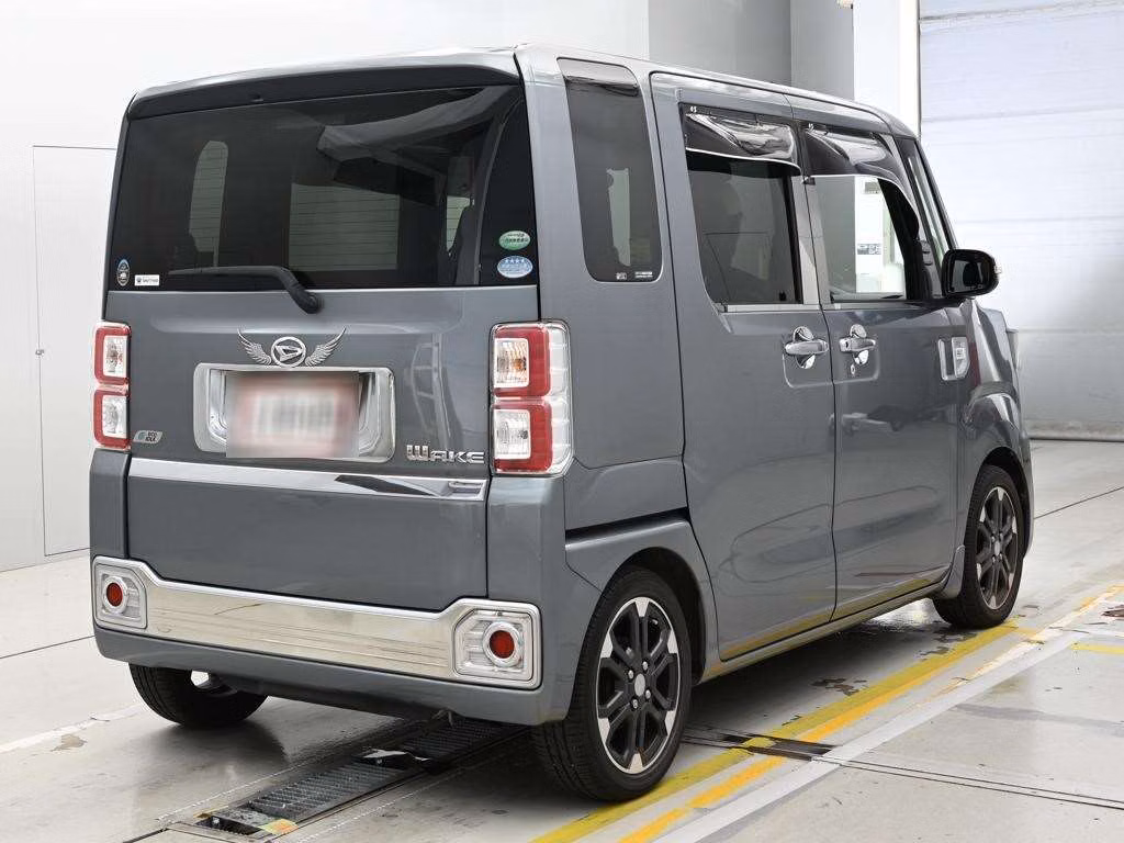DAIHATSU WAKE