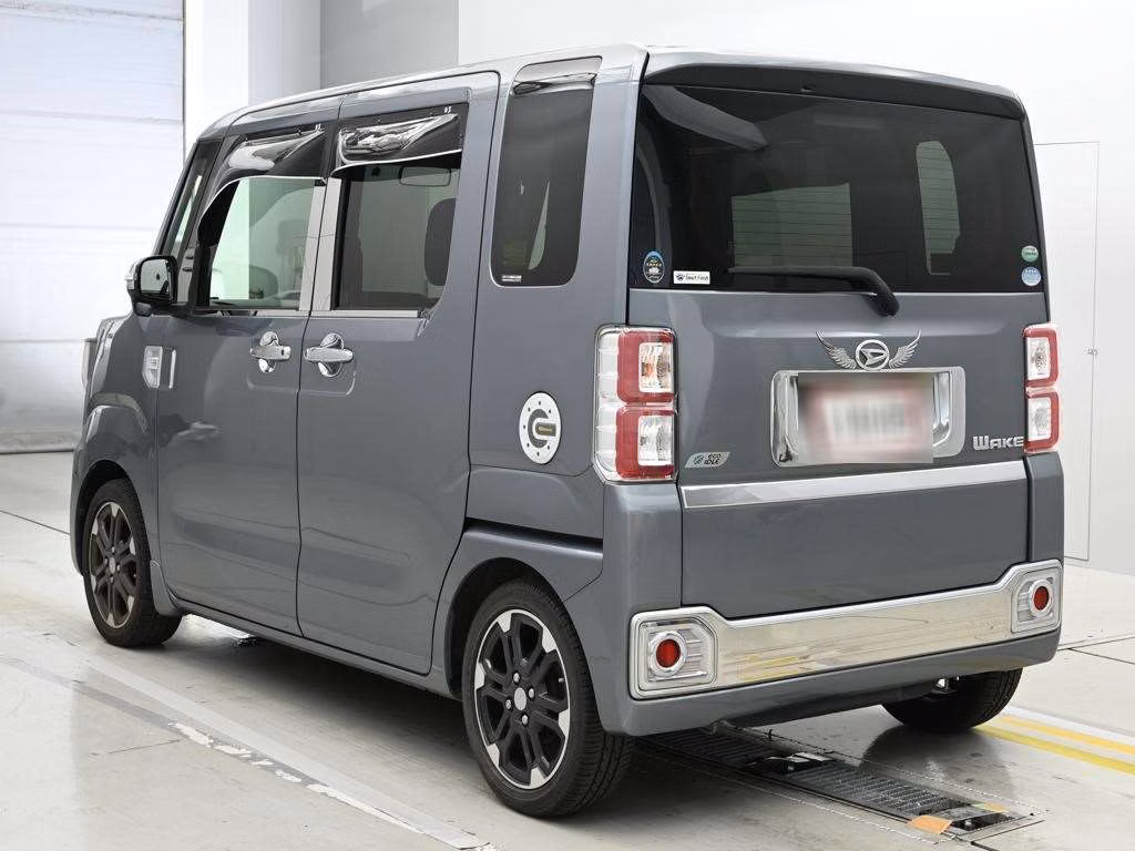 DAIHATSU WAKE