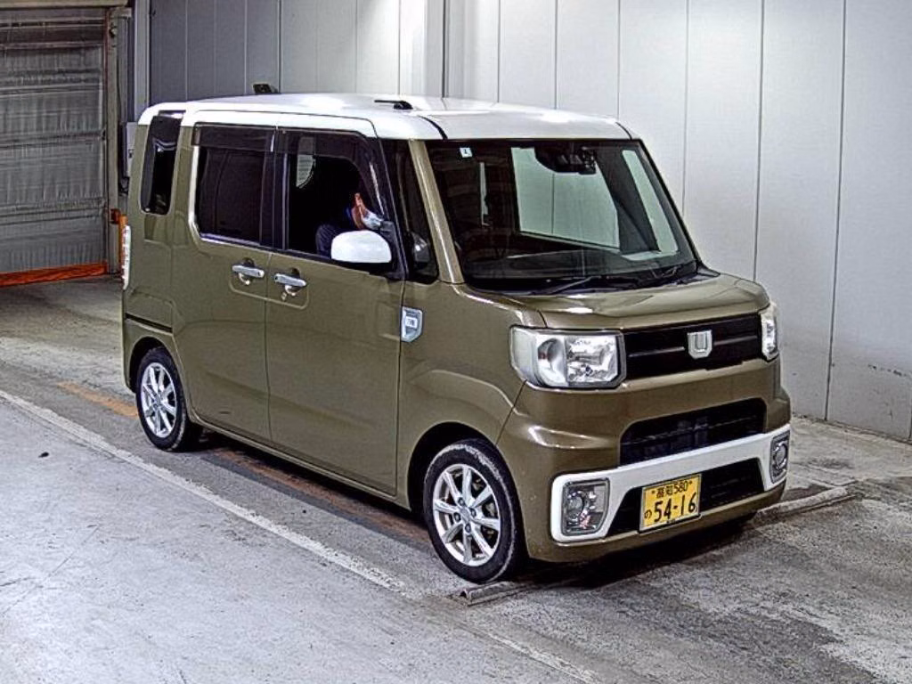 DAIHATSU WAKE