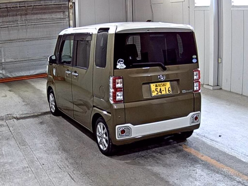 DAIHATSU WAKE