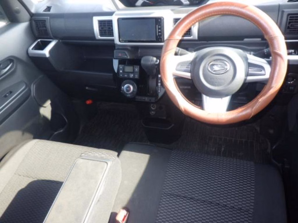 DAIHATSU WAKE