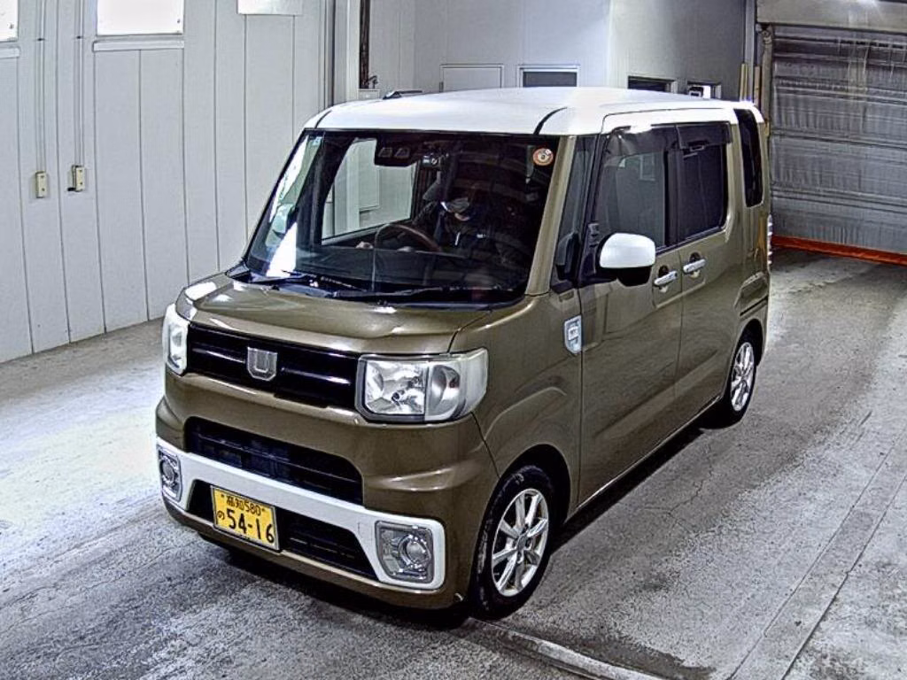 DAIHATSU WAKE