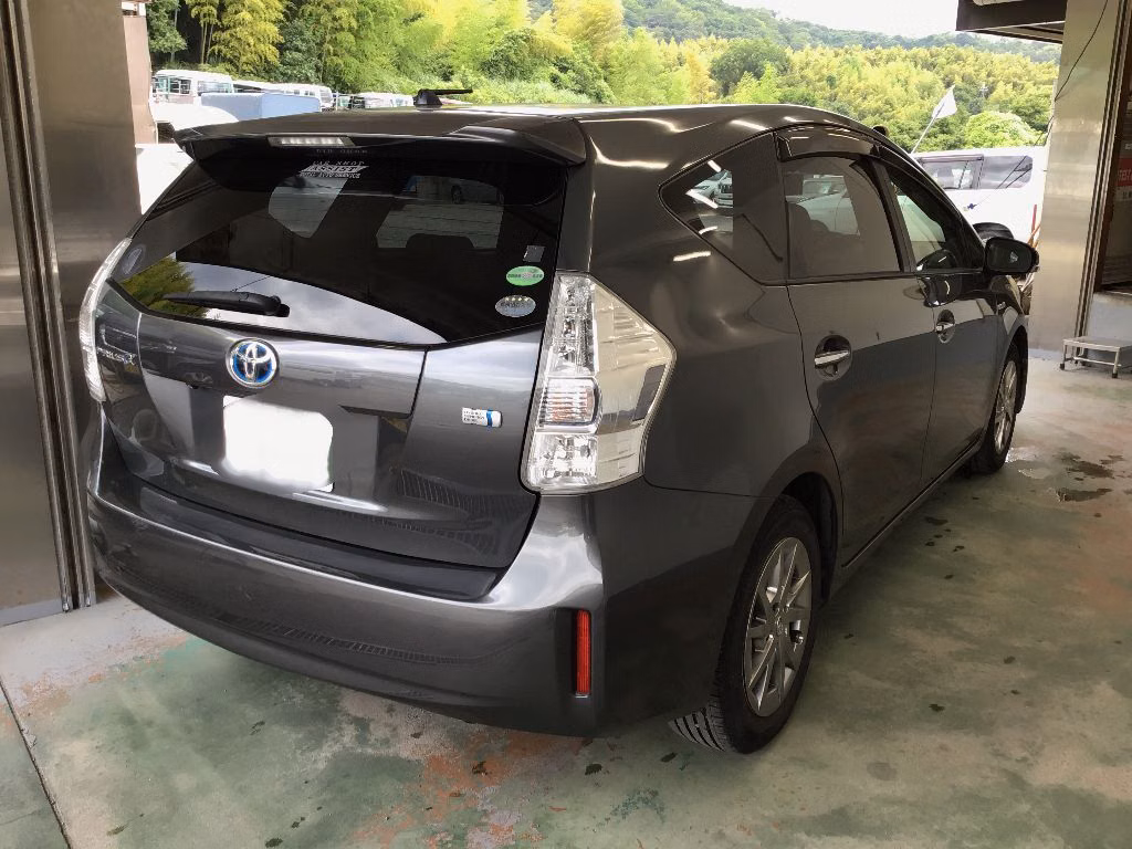 TOYOTA PRIUS ALPHA