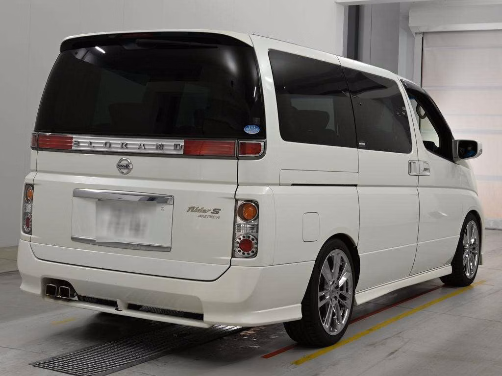 NISSAN ELGRAND